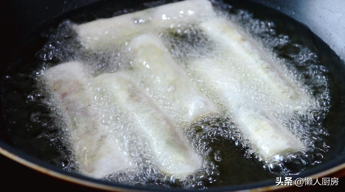 初春嚐鮮，挖野菜一天能賣100元，這樣包著春捲吃，還會灌湯