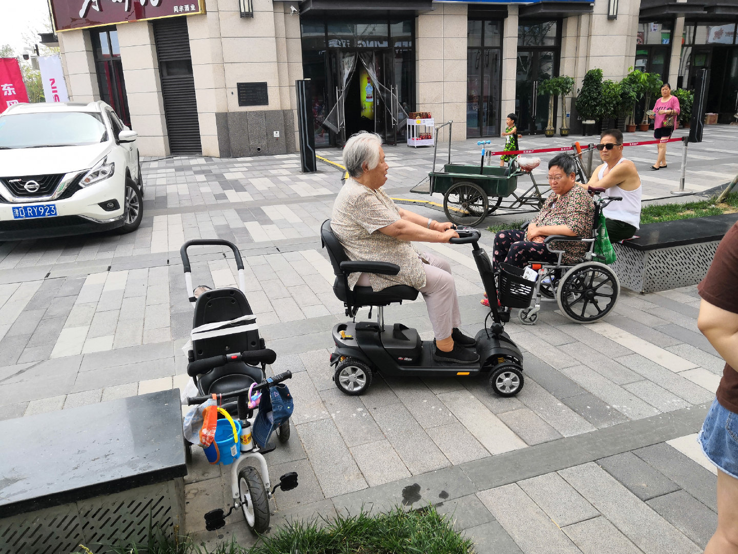 送给父母实用的礼物，真正的老年人代步车（开天乐代步车）