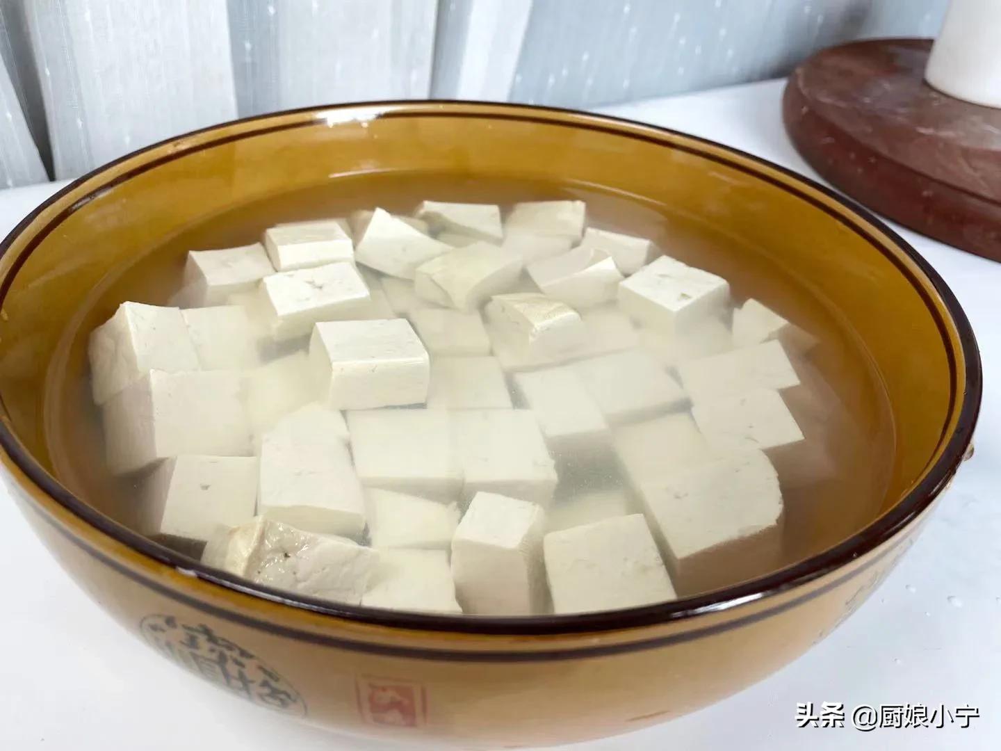 炸油豆腐裹麵粉還是蛋液？ 都不對！ 這樣做金黃起泡，上桌搶著吃