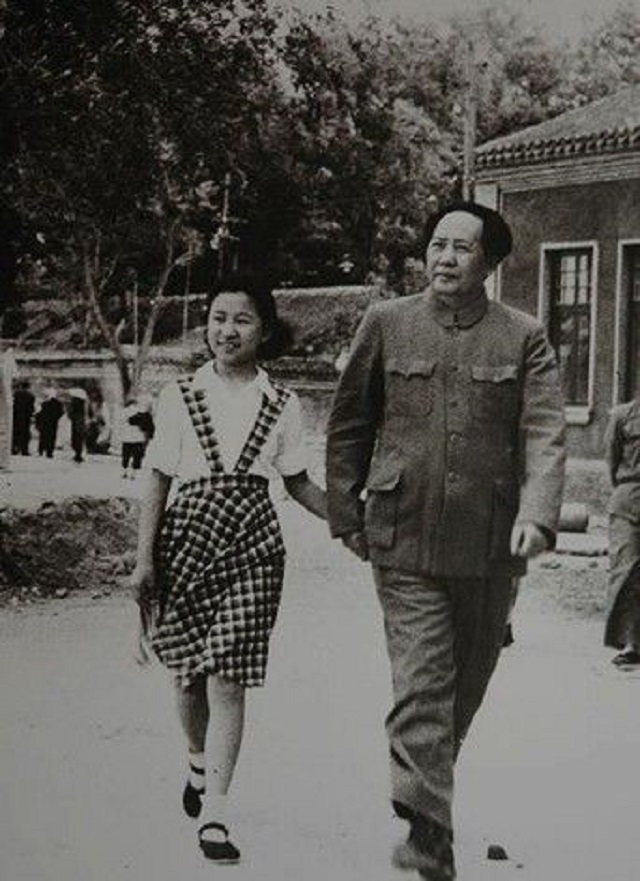 上海姑娘因长相与李敏相似，被毛主席认作女儿，后来结局如何？