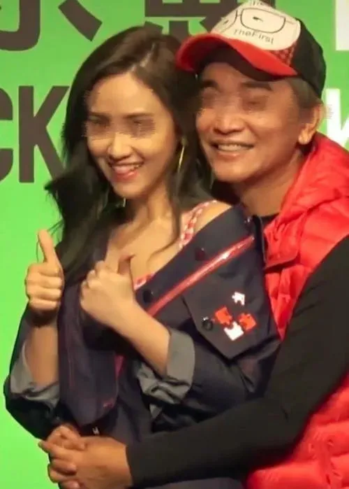 wenno:李亚鹏亲吻15岁女儿大腿惹争议:这样的父