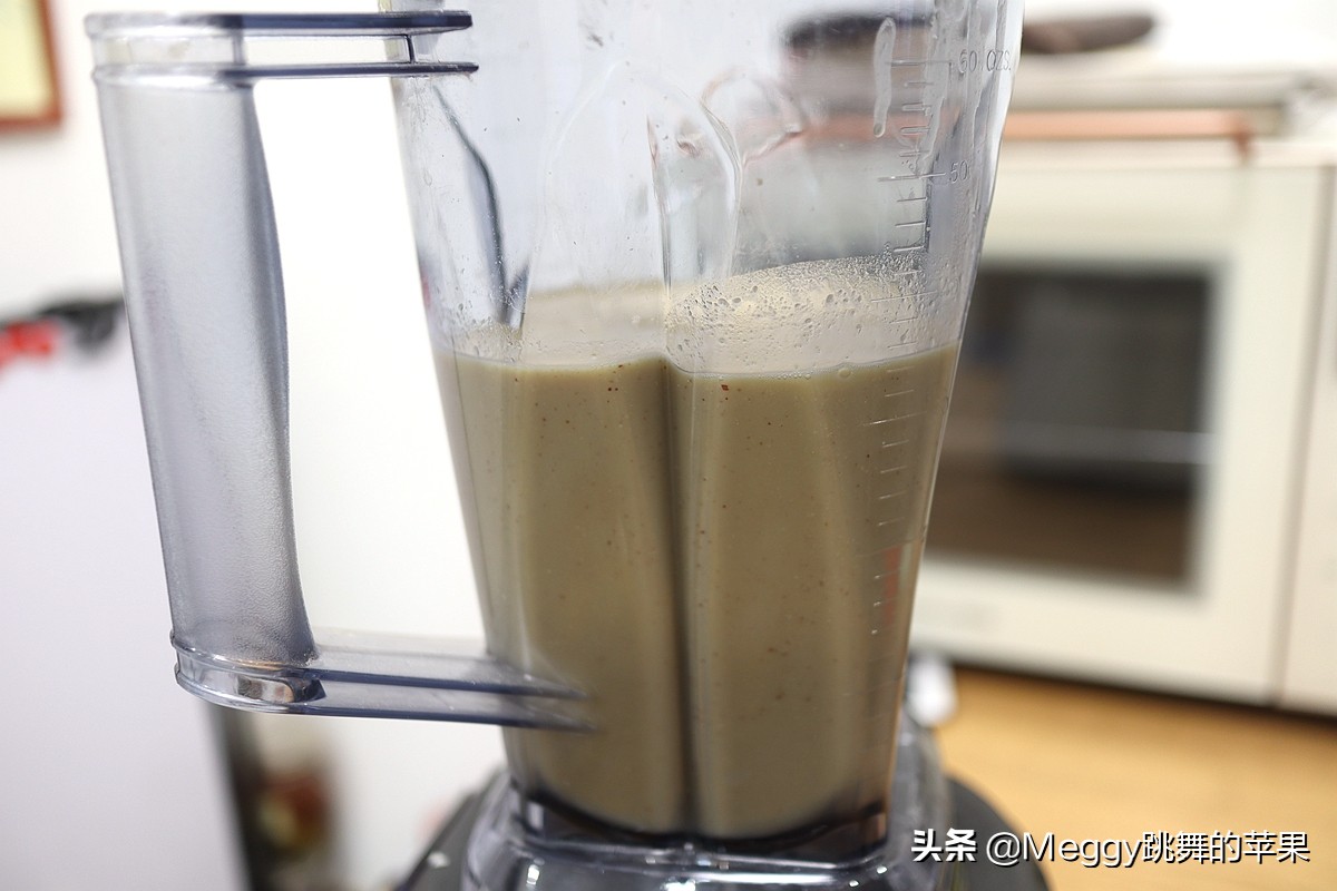 自制花生酱香浓味香，烙个千层饼层次分明又柔软，好吃易消化