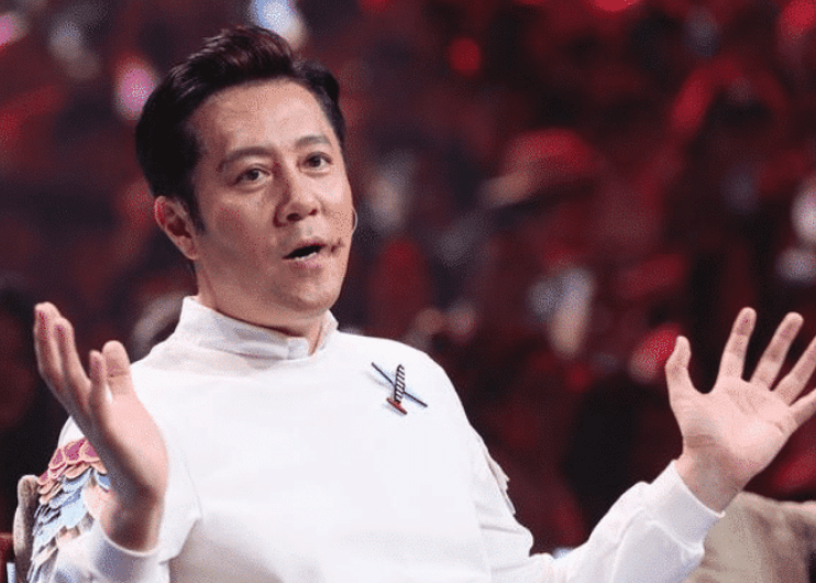 一辈子唱红了一首歌，却点评刘德华唱功不行，