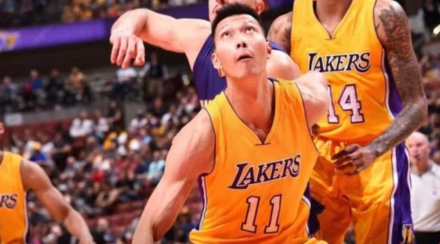 当年湖人开出800万年薪，为啥易建联执意要离开