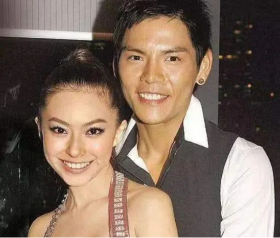 向佐前任黄婉佩二婚嫁富商,现在生活状况怎样昵