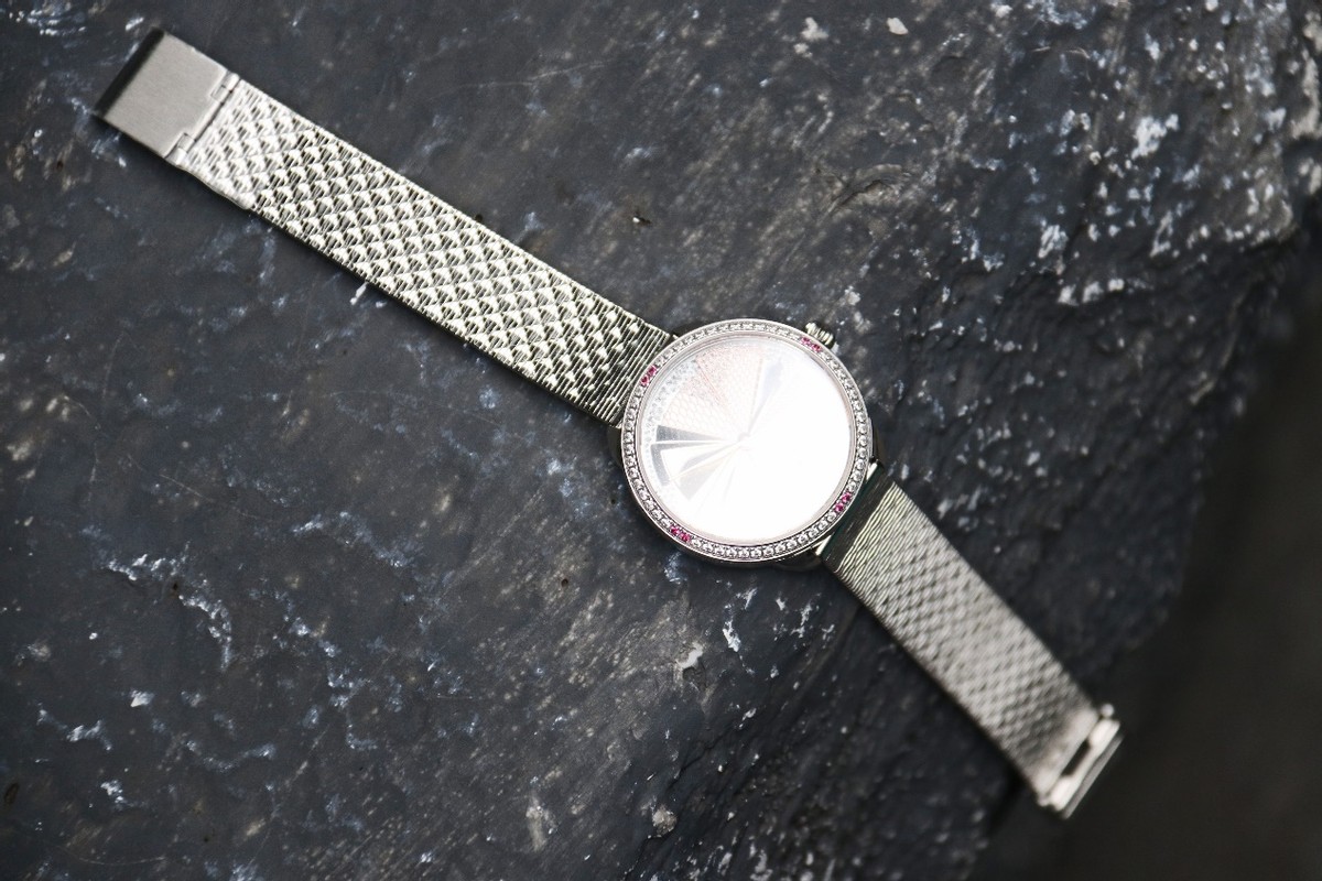 女士手表都如此美？釉上造物臻选精致手表，宛若芳华极致奢华之美