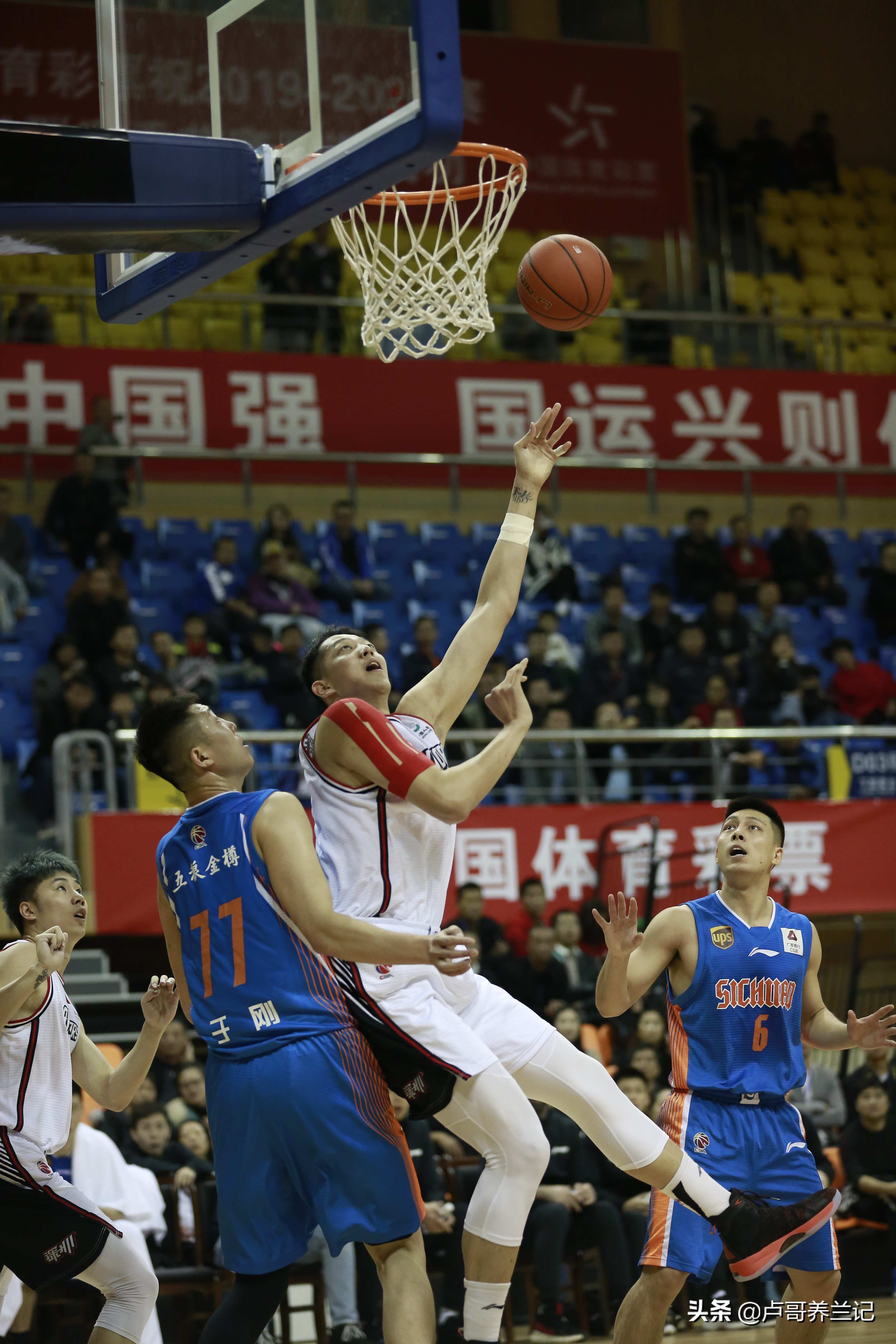 CBA季前赛视频回放(不看NBA我拍CBA:季前赛安顺站深圳100-77 四川，精彩回放看过来)