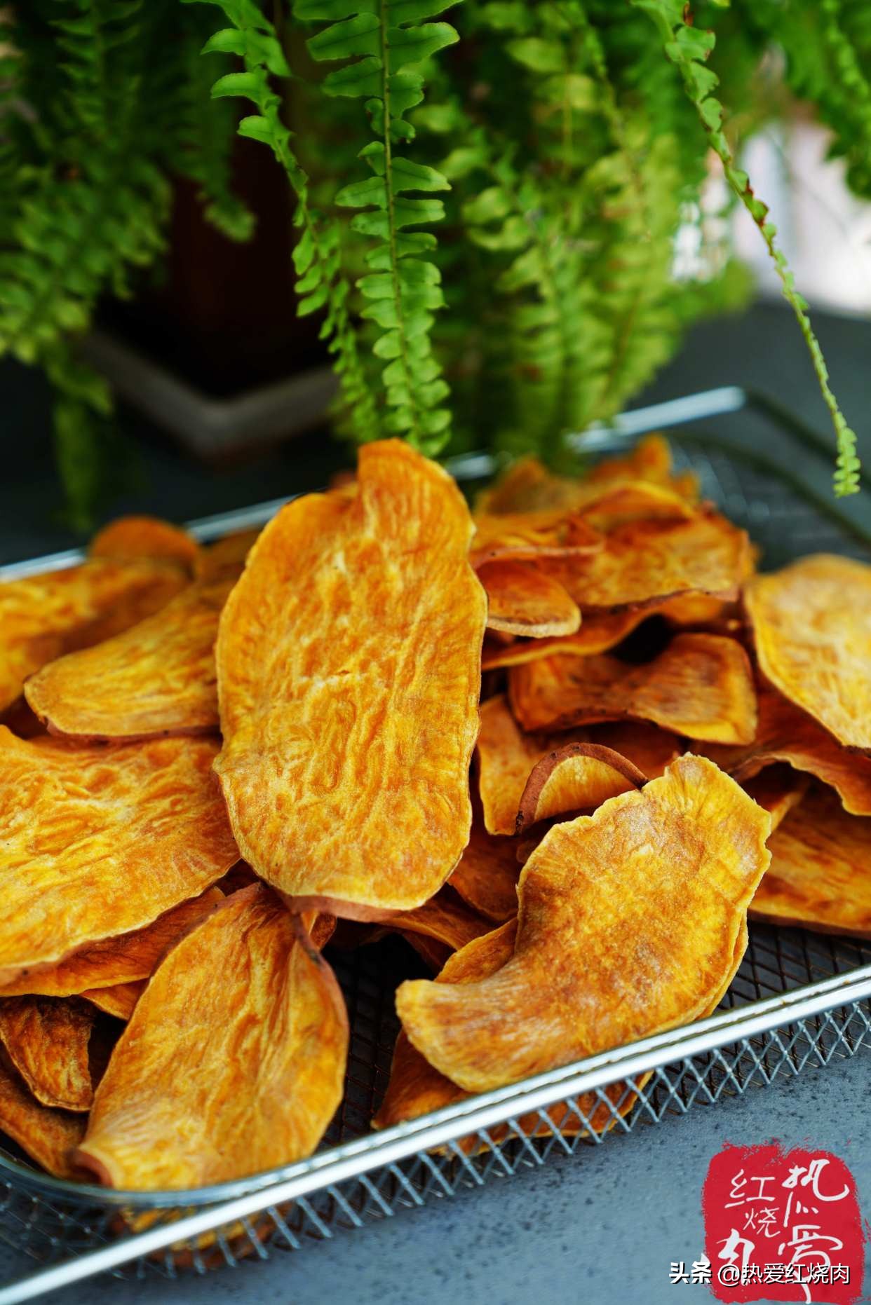 红薯的这个做法你一定要试试，又甜又脆嚼着咯吱吱，非油炸更健康