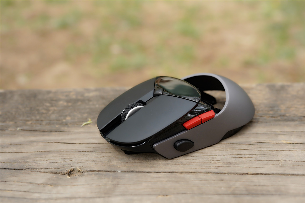 电竞级屏显雷柏VT960双模游戏鼠标游戏体验快人一步