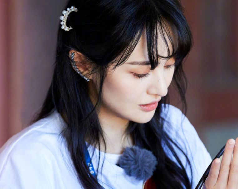 郑爽用过的水杯卖2500，知道原价后：是我不配拥