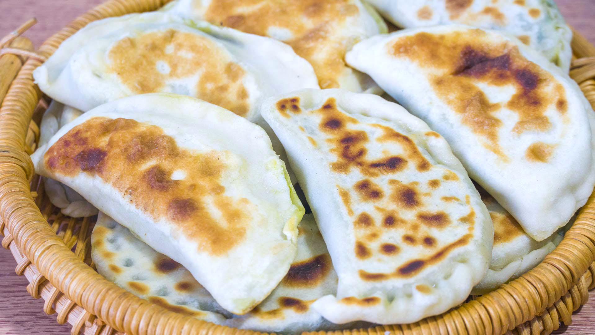 愛吃韭菜盒子，學會這種做法就夠了，不破皮不露餡，個個薄皮大餡