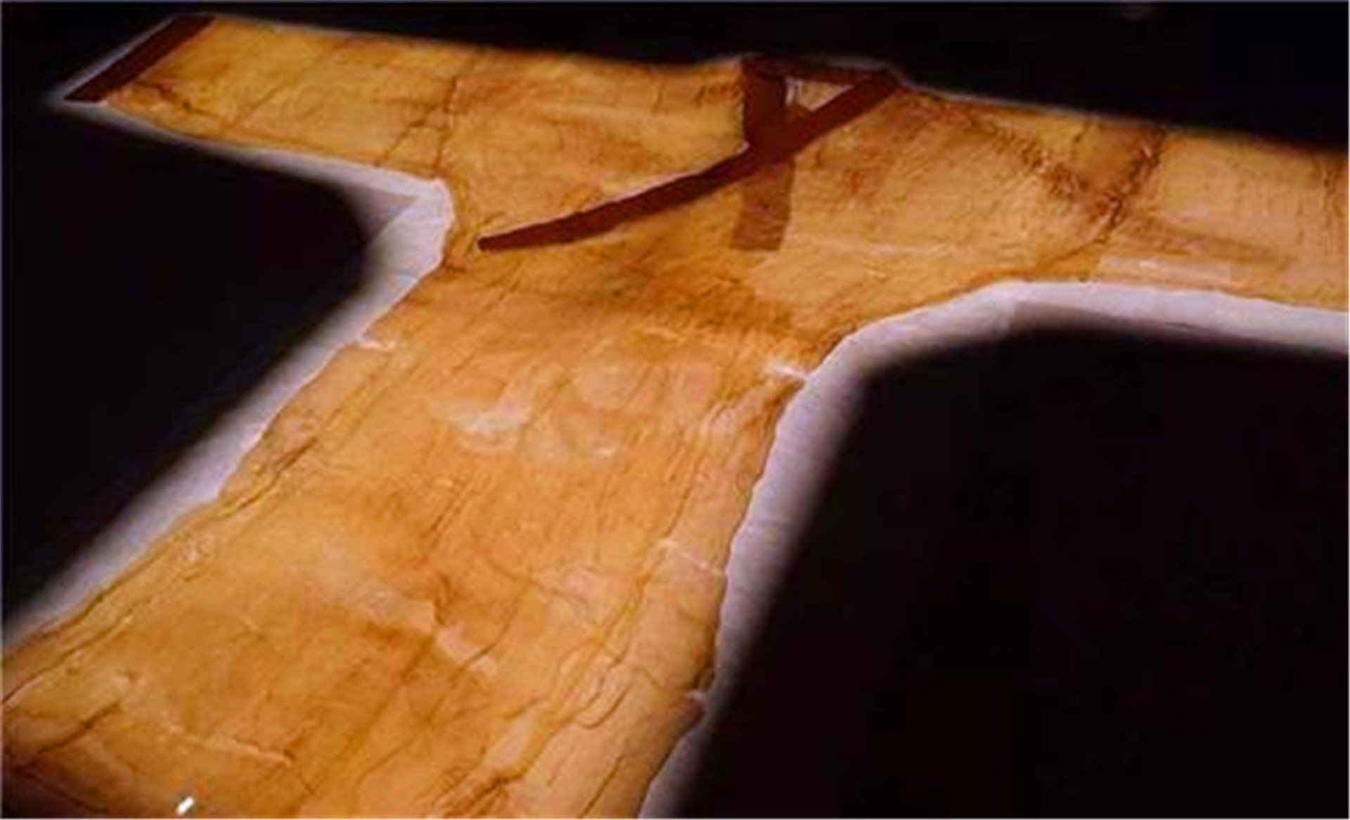 17岁少年用\"穿墙术\"，偷走价值10亿国宝