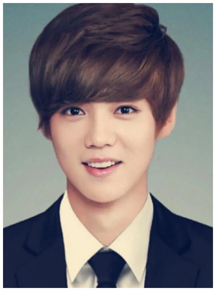 同是证件照：杨洋养眼不算啥，看到王俊凯：我