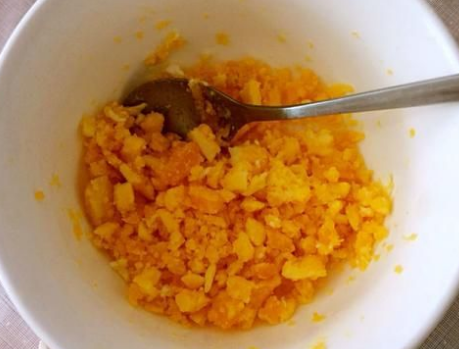 图片[2]-咸蛋黄肉松青团的做法： 不变色不回缩 软糯又香甜-起舞食谱网