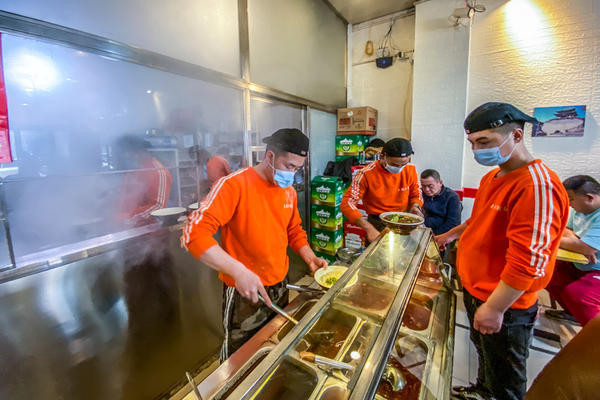 開封這家“無聲面館”開張10年只招聾啞人，老板：想幫他們學會一門手藝