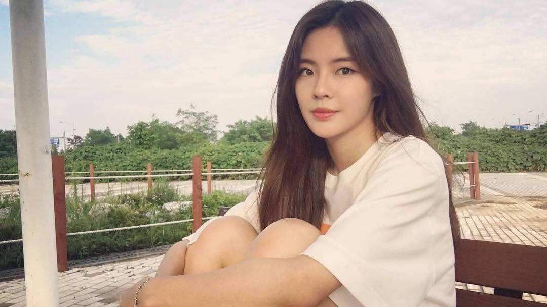 韩国娱乐圈中最让人意想不到的恋情！裴秀智可