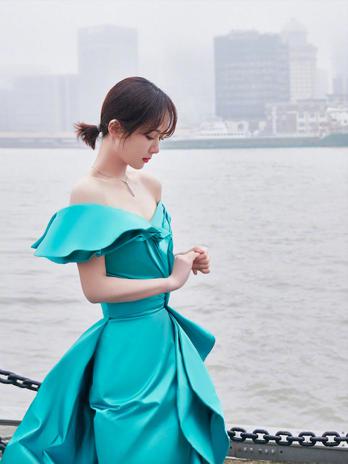 Yang Zi ＆ plum now again fit! Modelling of red carpet of 10 female stars gives birth to graph Vs essence to repair