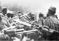 “敌人非但不投降，还胆敢向我还击”