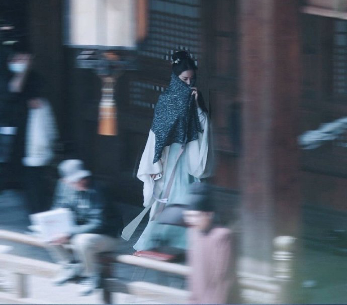 " dream China is recorded " the road appears exposure, jing of ancient costume of Liu Yifei old dawn is colourful, doubt is like film men and women advocate encounter play