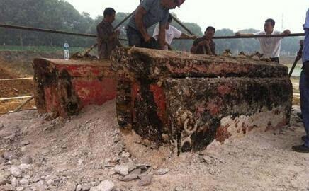 北京发现李莲英墓穴，报废3把铁锤打开，开棺后