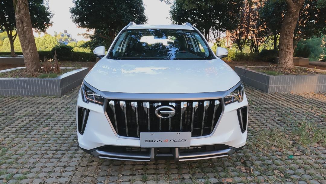 The white car is so popular, why the pearl white car paint is more