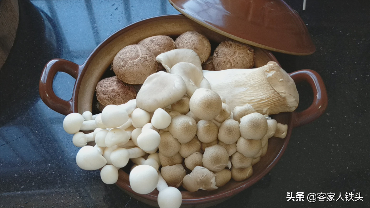 一鍋適合天冷吃的素菜煲，做法簡單，鮮滑爽口味道好跟吃肉一樣香