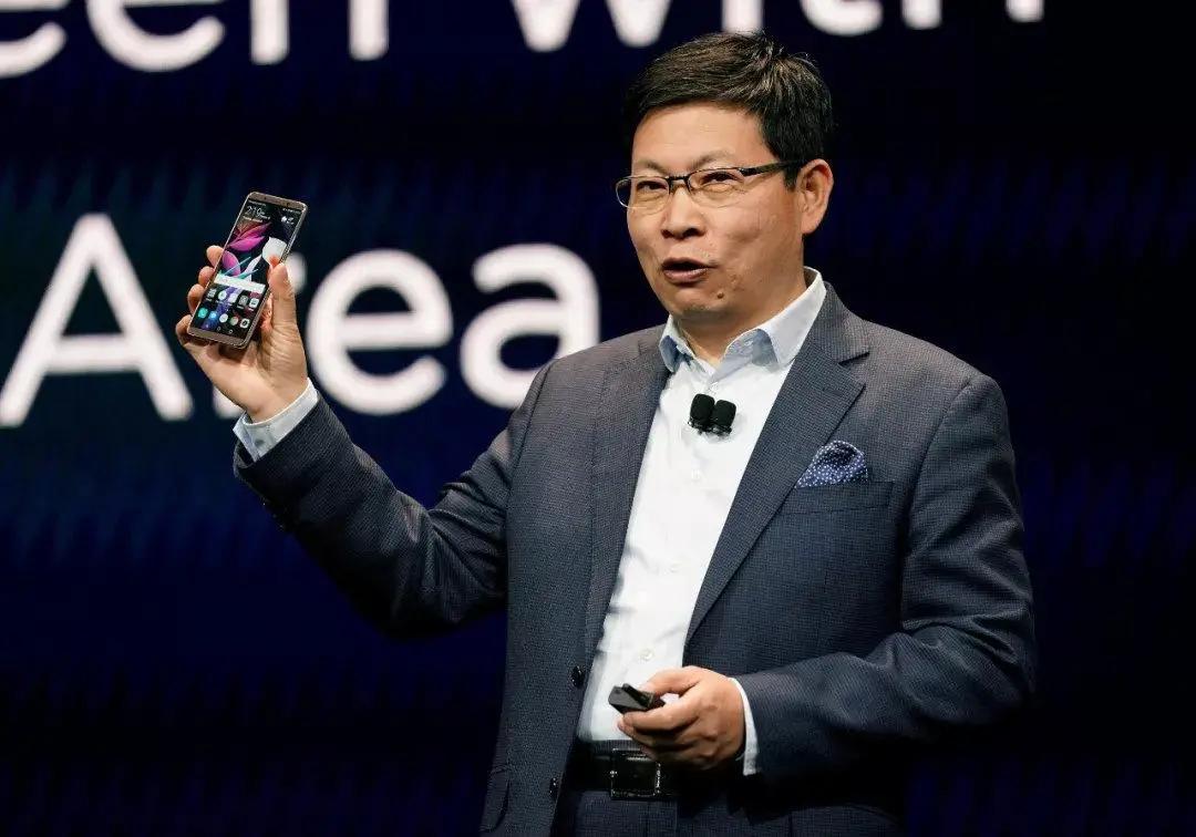 手机销量暴跌42%后，华为走向新战场