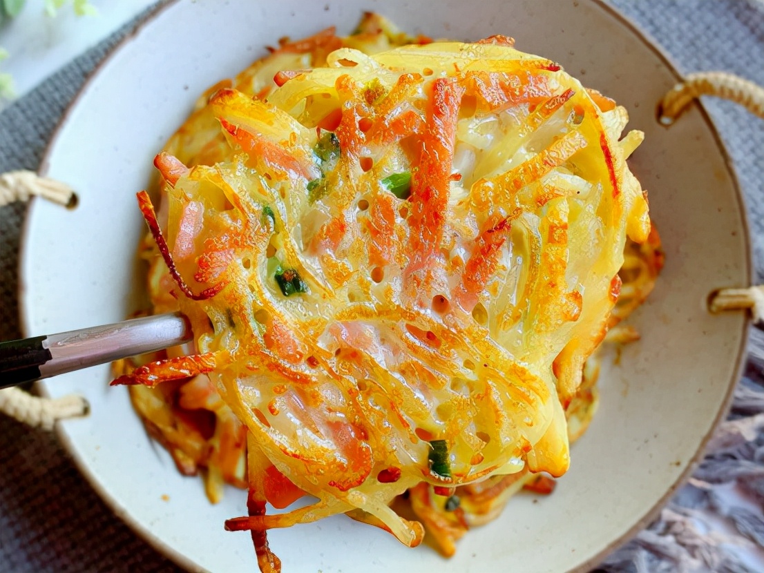 软糯好吃的早餐土豆饼，简单又惊艳，简直不要太好吃