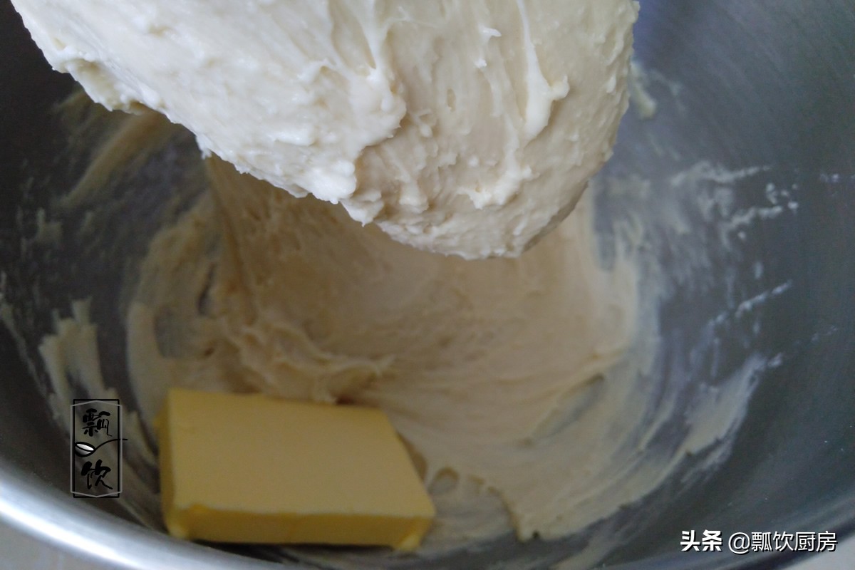 做面包，别只加牛奶鸡蛋，多加这两料，面包又软又香，太好吃了