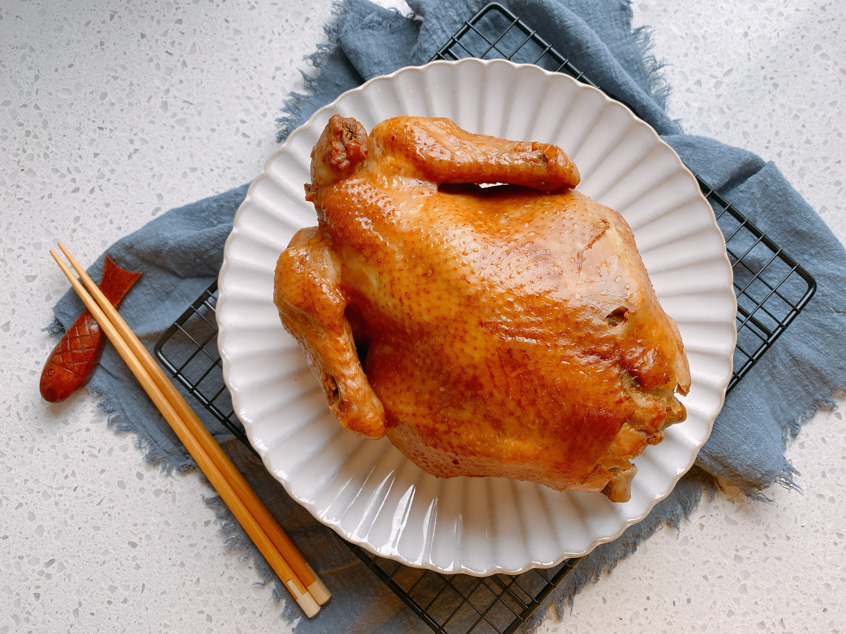 感恩節想吃烤雞用電飯鍋就能做，不放油不放水，鮮嫩多汁軟爛入味