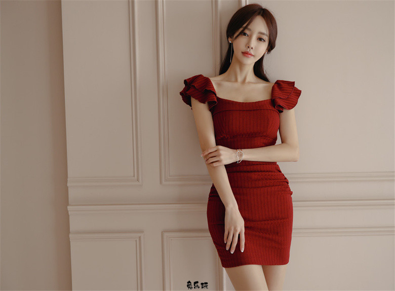 孙允珠：锡耶纳干邑醇香螺纹蝴蝶衣裙