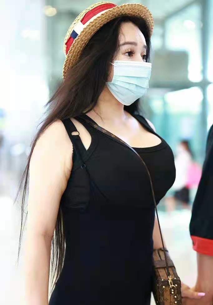 Ran Yingying and Zou Shiming showed up at the airport, and their proud ...