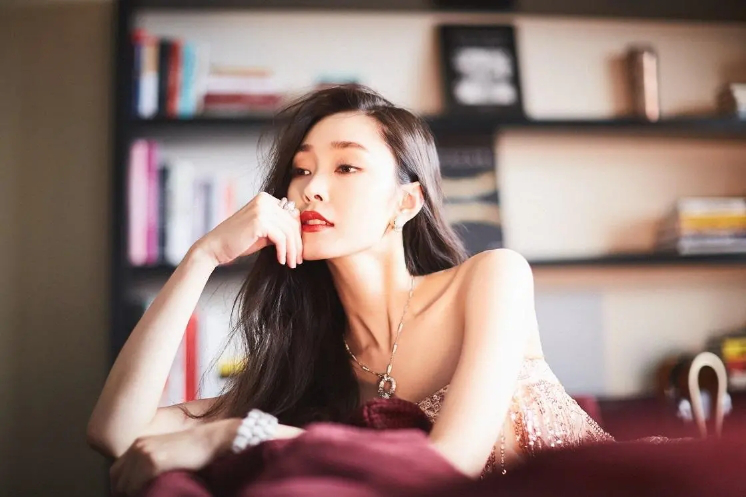 殷桃挑战陈好“万人迷”角色，《涩女郎》翻拍《粉红女郎》惹争议