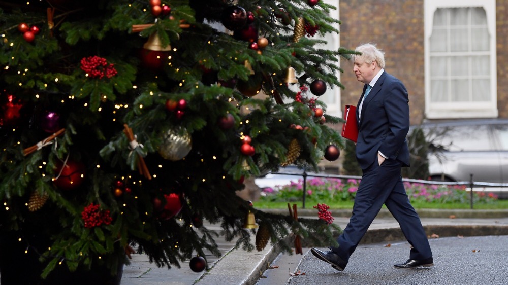 如同恐怖片！英国现变异病毒，首相紧急下令封城，伦敦民众大逃亡