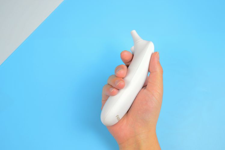 关爱孩子健康，发烧要准确测量体温，体验凡米耳温枪白瓷版