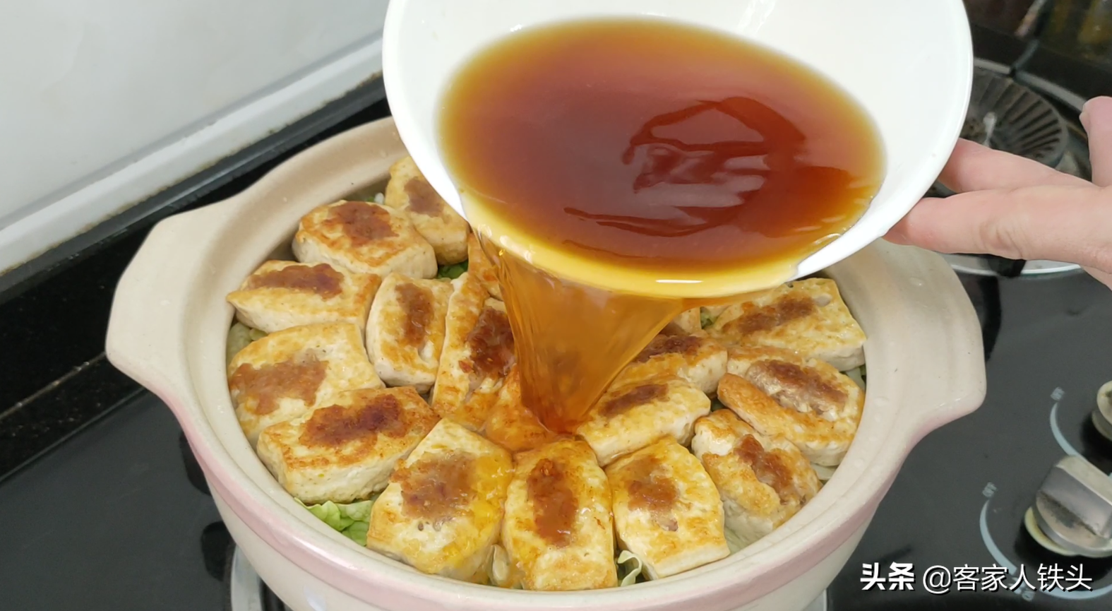 3块豆腐1棵白菜，教你一锅客家有名的家常菜，鲜嫩味美越吃越爱吃