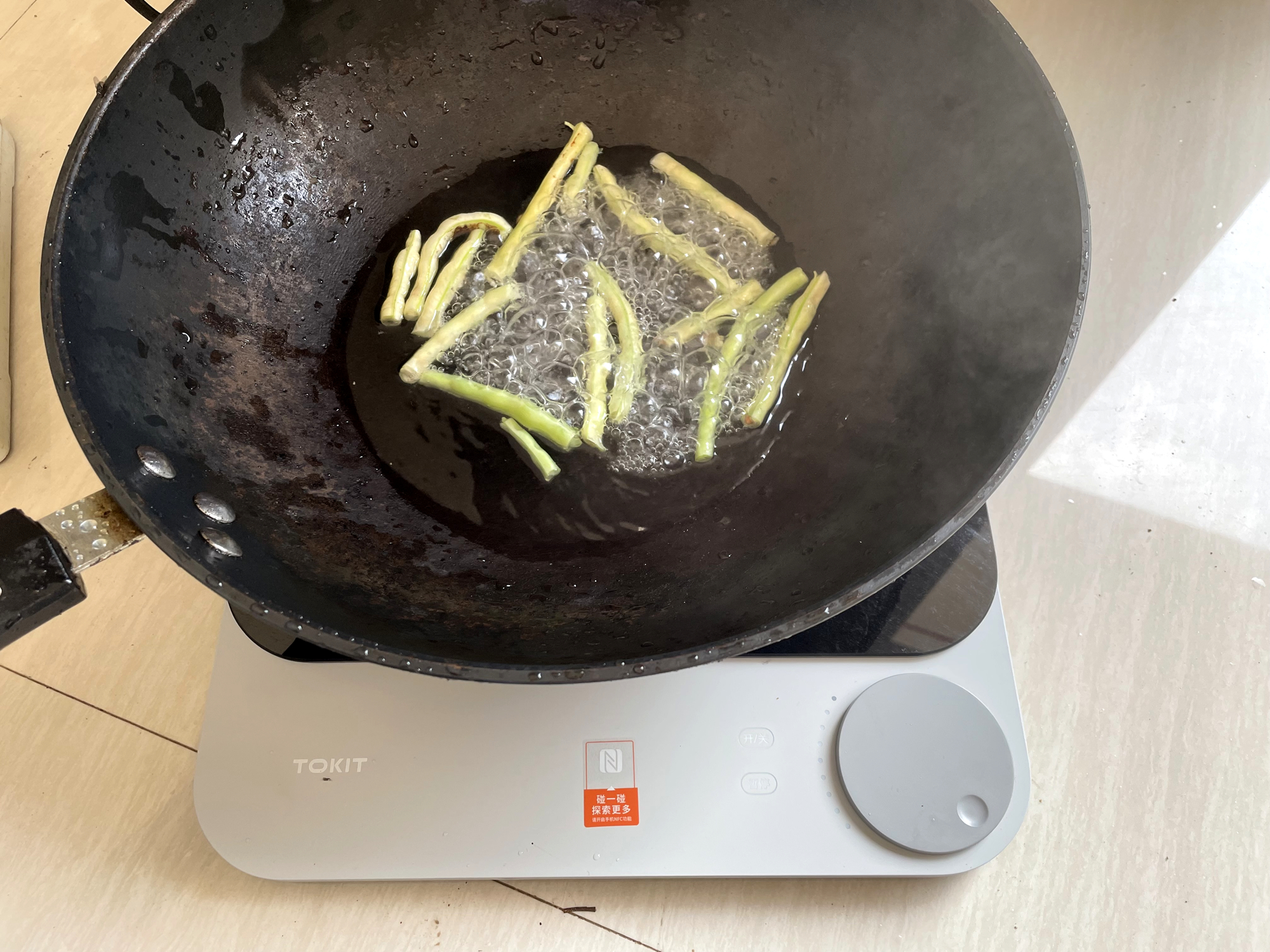 TOKIT超薄輕彩電磁爐值得入手嗎？拆開(kāi)一探究竟