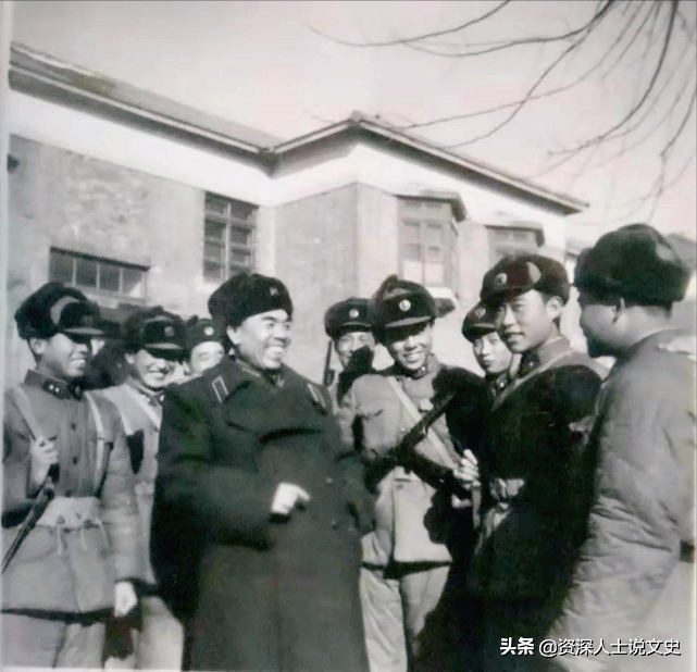 国民党杂牌军长曾泽生，朝鲜立大功，想入党，毛泽东：不入党更好