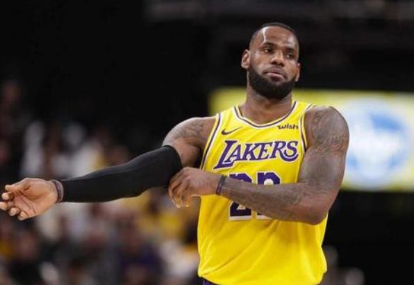 谁说左撇子就打不了NBA？这5人若一队 可以直接颁奖了
