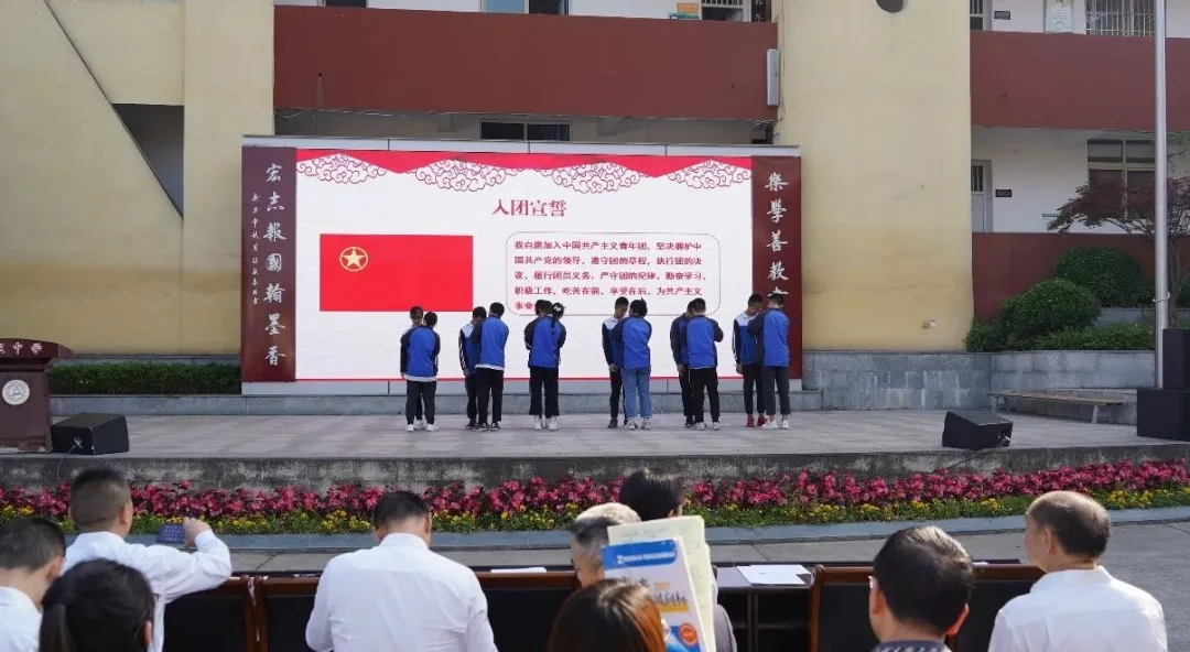 天府新區(qū)三星中學紀念五四運動102周年活動(圖2) 天府新區(qū)三星中學紀念五四運動102周年活動(圖2)