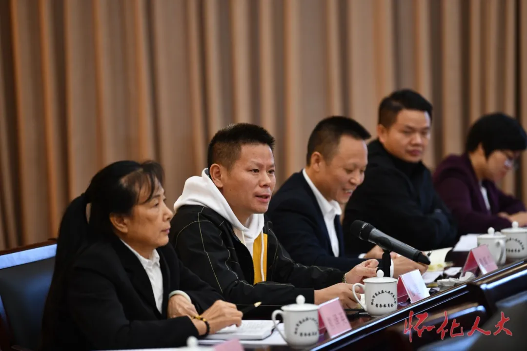 市人大代表评议建议办理工作会举行