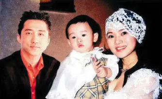 與前夫戀愛14年結(jié)婚，與現(xiàn)任約會(huì)兩次談結(jié)婚，伊能靜為何嫁給秦昊