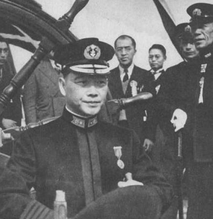 当年汪精卫的儿子回国扫墓，看见他爹的跪像，说了9字就转身离去