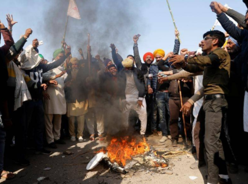 印度爆發示威，農民開拖拉機直奔首都，30萬人高呼"打倒莫迪"