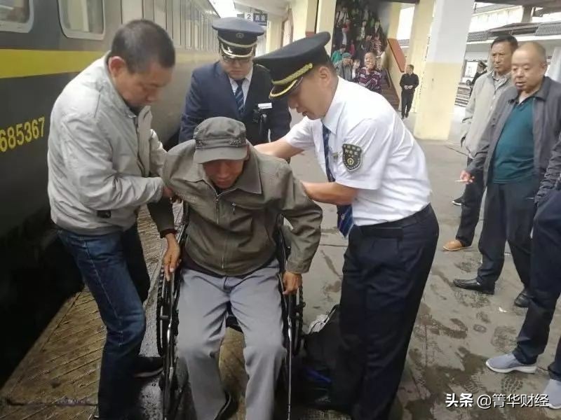 暑假帶著父母出去旅遊，這些新政策解決大問題，老人們享受優待