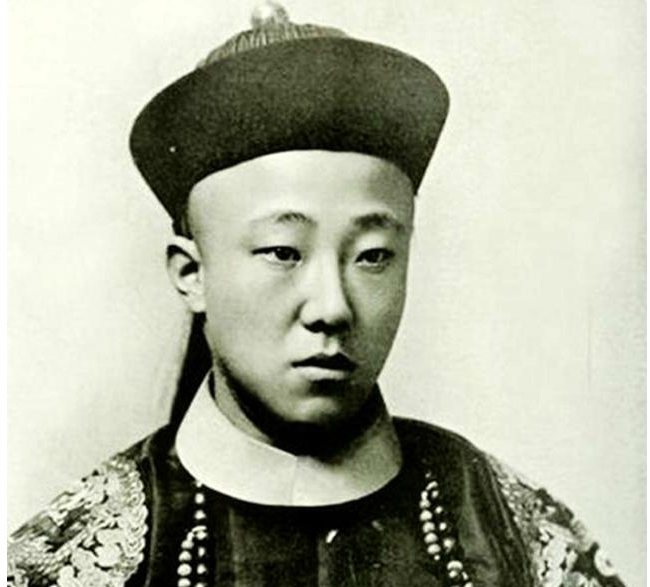 清末太监辛酸自述：为报父仇净身，晚上伺候贵