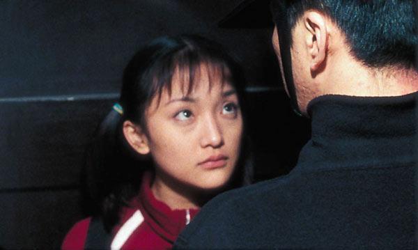 当年在夜总会卖唱的周迅，如今已成为人上人，人生有无限可能