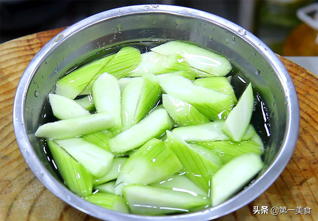 图片[2]-把丝瓜和毛豆一起烧 原来这么好吃 清脆爽口 汤汁鲜美又营养-起舞食谱网