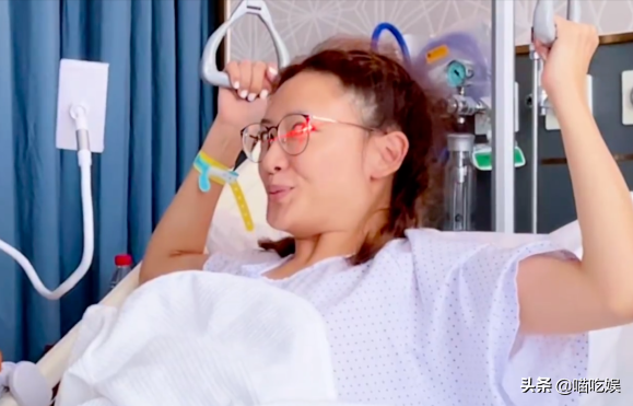 38岁应采儿手术住院，头发稀疏憔悴做康复训练，网友喊话多捐款