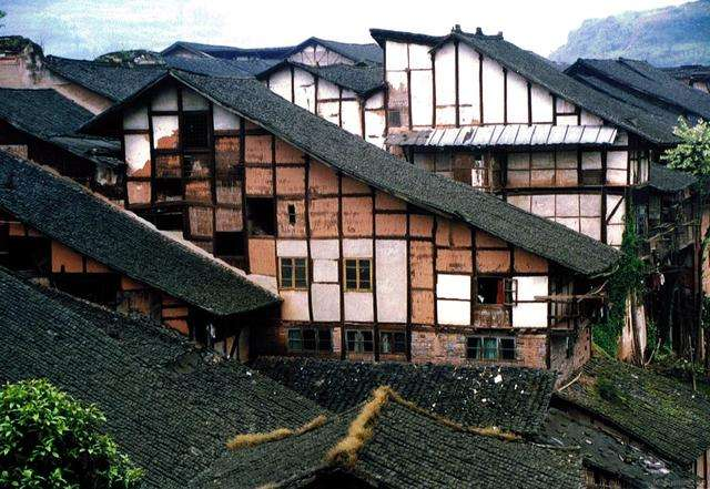 An ancient town "hidden" deep in the mountains in Sichuan, with simple and strong folk customs, simple and quiet yet undeveloped